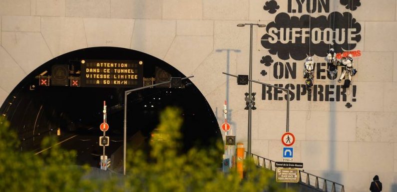 Lyon: Un graff géant réalisé par Greenpeace à l’entrée du tunnel de la Croix-Rousse contre la pollution de l’air