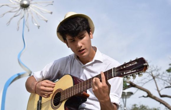 VIDEO. Révision du bac et du brevet: Les élèves peuvent-ils apprendre en chansons?