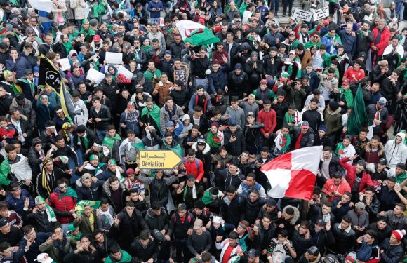 Manifestations en Algérie: La jeunesse veut en finir avec Bouteflika et la crise sociale
