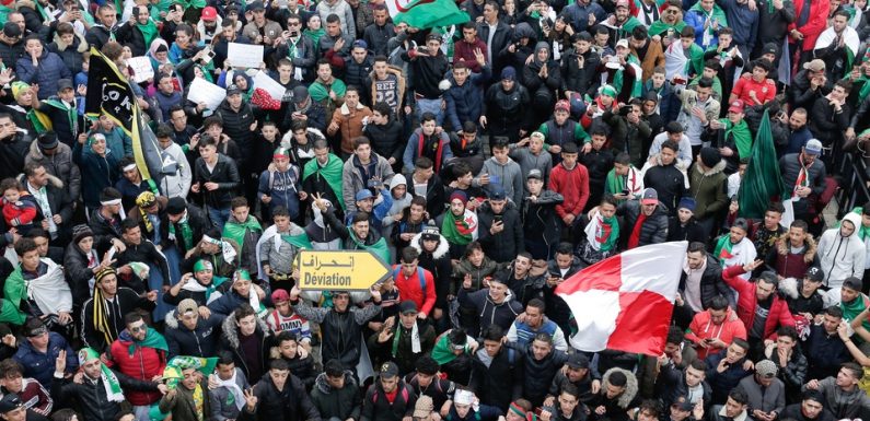 Manifestations en Algérie: La jeunesse veut en finir avec Bouteflika et la crise sociale
