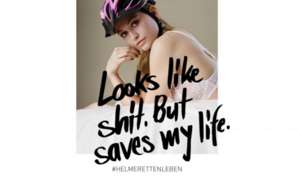 «C&rsquo;est vraiment moche. Mais ça sauve ma vie»… Une pub pour un casque à vélo accusée de sexisme en Allemagne