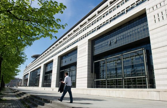 Le déficit public un peu moins élevé que prévu en 2018 et la croissance revue à la hausse