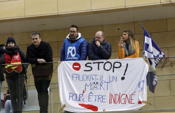 «Attaque terroriste» à la prison d’Alençon: Les surveillants de prison continuent leur mobilisation