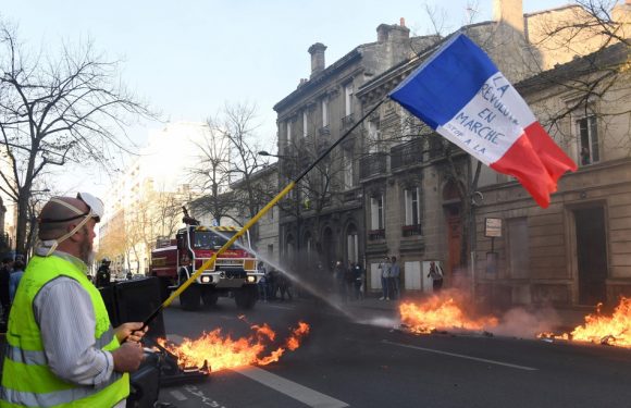 «Gilets jaunes»: De Bordeaux à Lille, les manifestants ont bravé les interdictions