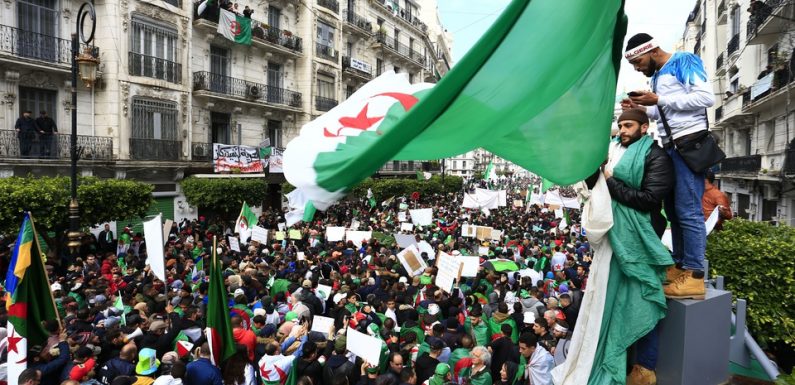 Algérie: Vendredi, journée de test pour le pouvoir qui a lâché Bouteflika