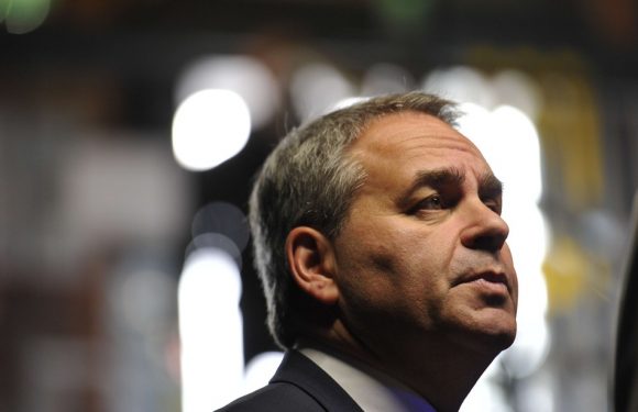 Retraites: Xavier Bertrand propose de repousser l&rsquo;âge légal à 65 ans