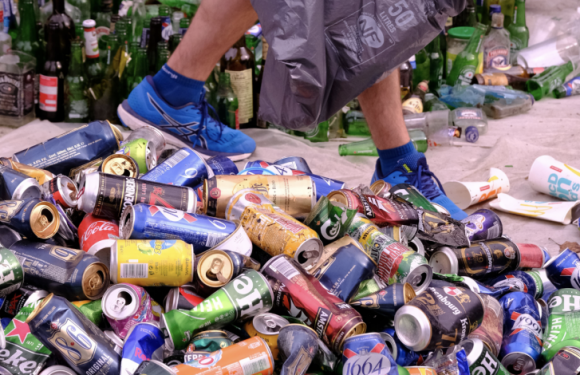 Paris : 56 000 mégots, 1000 canettes, et 600 gobelets repêchés dans le Bassin de la Villette