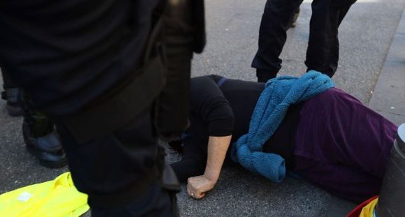 Manifestante blessée à Nice : « On se demande qui a besoin de sagesse », rétorque sa fille à Emmanuel Macron