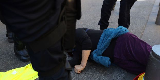 Manifestante blessée à Nice : « On se demande qui a besoin de sagesse », rétorque sa fille à Emmanuel Macron