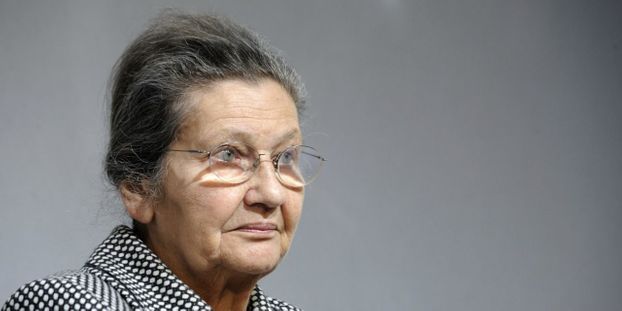 Une croix gammée sur une stèle en hommage à Simone Veil près de Nancy