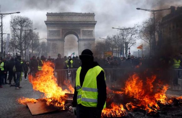« Gilets jaunes » : après une journée de violence à Paris, les réactions des responsables politiques