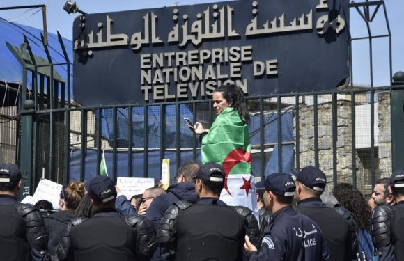 Manifestations en Algérie : le directeur général de la télévision publique limogé