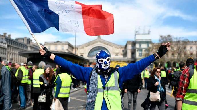 « Gilets jaunes » : mobilisation en baisse pour un acte XX marqué par les interdictions de manifester