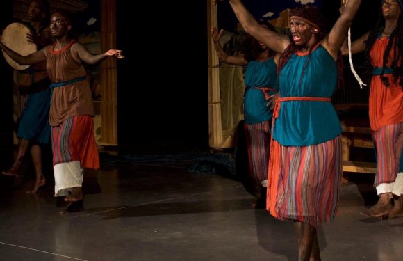 Pièce d&rsquo;Eschyle bloquée pour « racisme »: « Il y a une pratique de terreur », s&rsquo;alarme son réalisateur