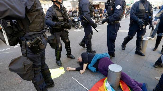 Chute de Geneviève Legay : le procureur reconnaît l’implication d’un policier
