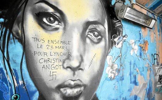 Vannes. Des tags antisémites visant Christine Angot inscrits au Palais des arts [Vidéo]