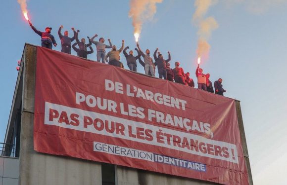 Bobigny (93) : Génération identitaire occupe le toit de la Caisse d’Allocations Familiales de Seine-Saint-Denis