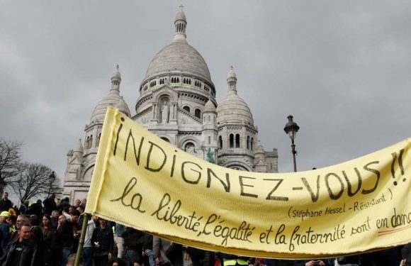 « Gilets jaunes » : loin des Champs-Elysées, une manifestation dans le calme à Paris