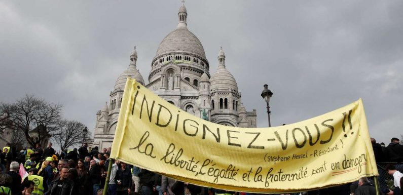 « Gilets jaunes » : loin des Champs-Elysées, une manifestation dans le calme à Paris