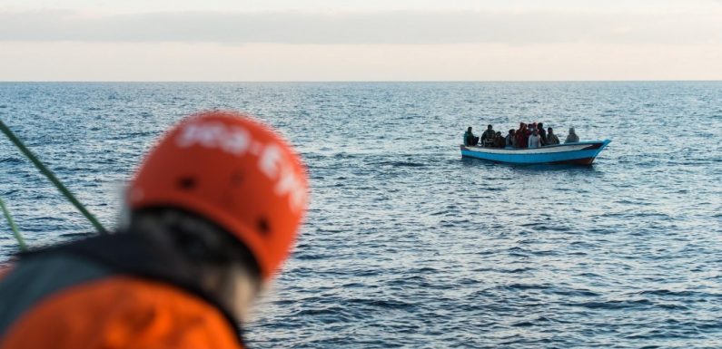 Libye : l’ONG Sea-Eye veut identifier les embarcations en détresse grâce aux images satellites et vérifier si Frontex vient secourir les migrants