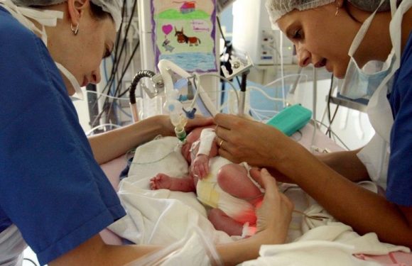 Bébés prématurés : le seuil de viabilité « recule d’une semaine tous les 10 ans »