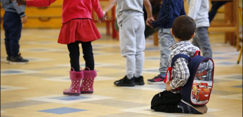 Non, les classes de maternelle ne vont pas être remplacées par des jardins d’enfants