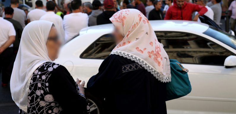 Henda Ayari : « Nous ne pouvons pas libérer les femmes voilées contre leur gré »