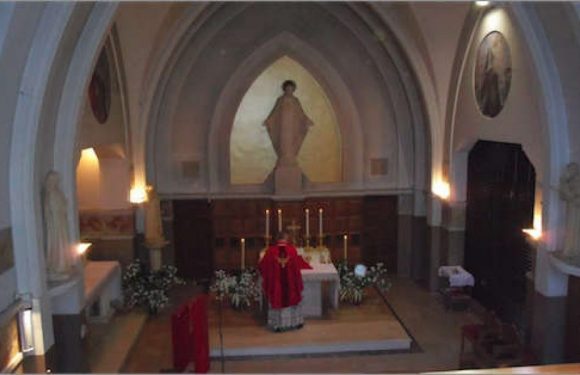 La beauté du sacerdoce et la pauvreté des hommes