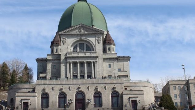 Agression contre un prêtre à Montréal : le père Claude Grou a été poignardé pendant la messe à l’oratoire Saint-Joseph