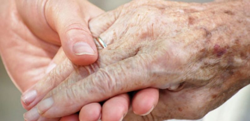 Avant l’euthanasie obligatoire, l’arrêt des soins après 85 ans ?