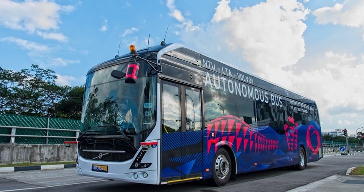 Le premier bus électrique sans chauffeur dévoilé à Singapour