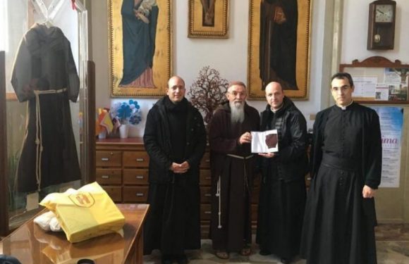 San Giovanni Rotondo cède le Mitón de Saint Padre Pío à la Fraternité sacerdotale Saint-Pie X à perpétuité