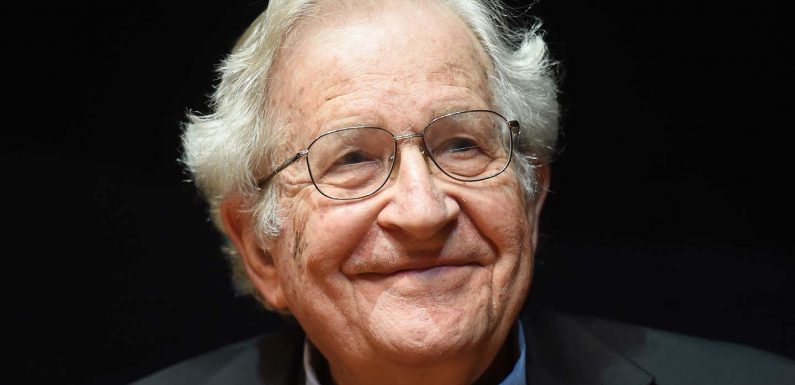 Noam Chomsky, 90 ans : A propos d’Orwell, des chauffeurs de taxi, et du rejet de l’endoctrinement. Par John Nichols