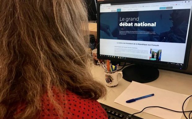 Nombre de participants gonflé, approximations, analyse partielle… les petits arrangements du grand débat