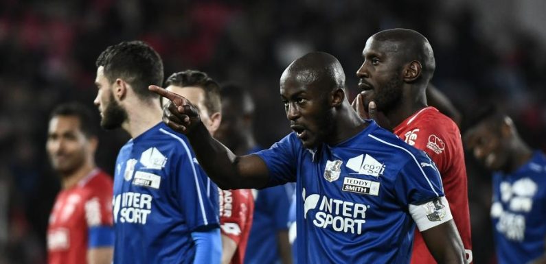 Football : le match Dijon-Amiens interrompu quelques minutes après des comportements racistes de certains supporters
