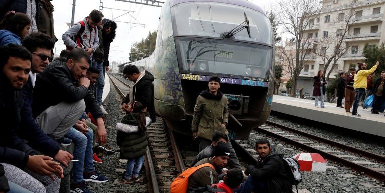 Grèce : plusieurs centaines de migrants bloquent la principale gare d’Athènes