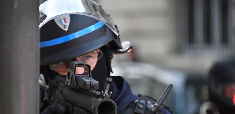 Manifestations des Gilets jaunes : un réfugié syrien de 14 ans perd un œil après un tir de LBD