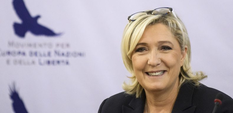 «Les migrants, c’est comme les éoliennes» : Marine Le Pen s’explique (VIDEO)