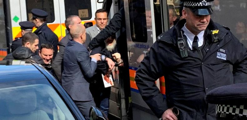 Julian Assange accepterait de répondre à la justice suédoise mais craint une extradition aux USA