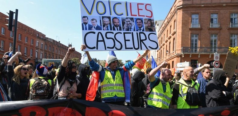 Acte 23 des Gilets jaunes : les casseurs «de retour», selon Christophe Castaner (EN CONTINU)