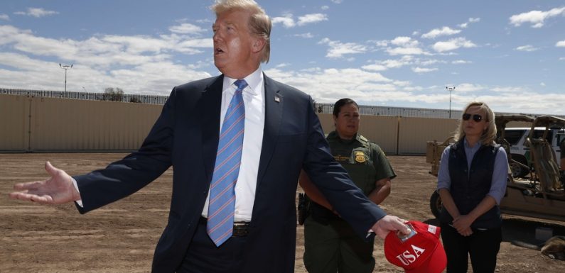 A Calexico, Donald Trump vient admirer un tronçon du mur