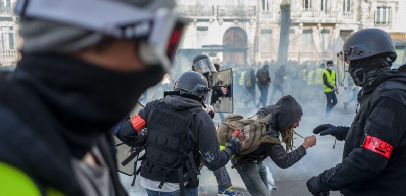 «Gilets jaunes : Un homme blessé porte plainte contre un possible fichage «illicite» dans les hôpitaux parisiens