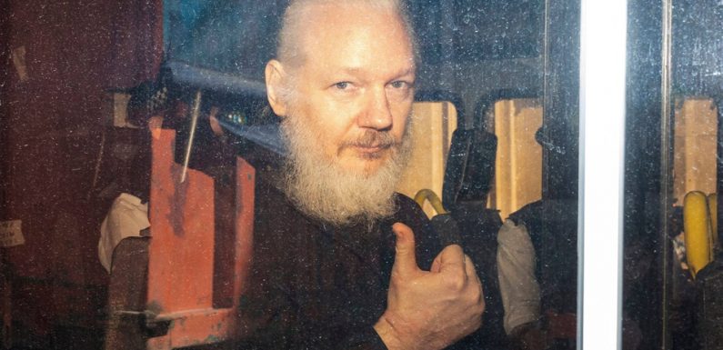 Wikileaks: Le père de Julian Assange demande à Canberra de le rapatrier en Australie