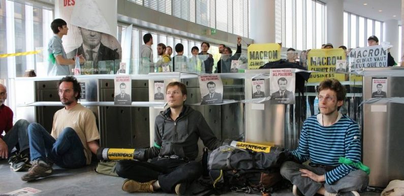 VIDEO. Mobilisation Climat: «Pourquoi ne bloquent-ils pas plutôt l’ambassade de Chine?»