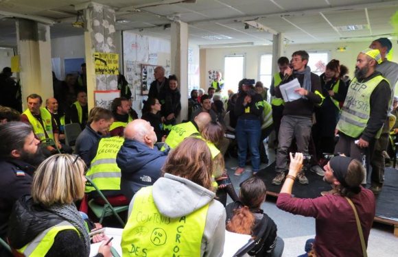 Des centaines de «gilets jaunes» tiennent leur seconde assemblée à Saint-Nazaire