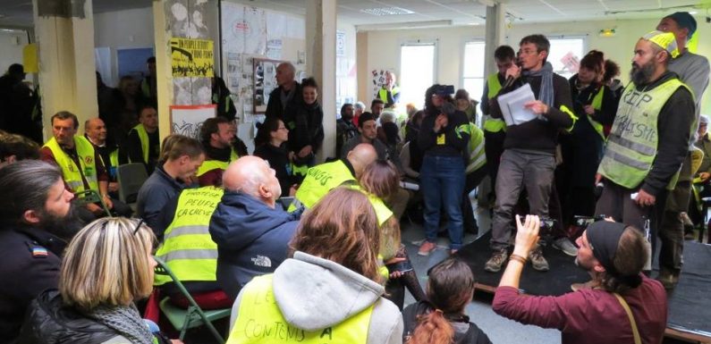 Des centaines de «gilets jaunes» tiennent leur seconde assemblée à Saint-Nazaire
