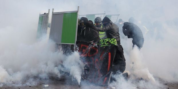 Gilets jaunes : trois bagarres en quelques jours entre ultra-gauche et ultra-droite pour la tête des cortèges