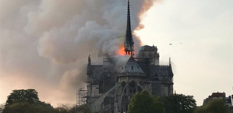 Un incendie ravage la cathédrale Notre-Dame de Paris (MàJ : deux foyers d’incendie auraient été repérés)