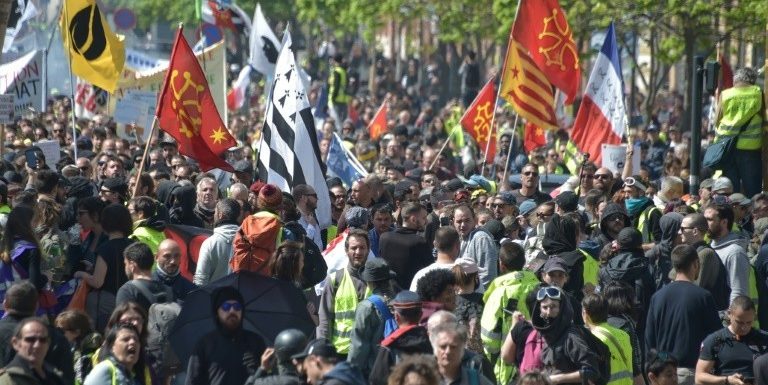 Gilets jaunes : mobilisation en légère hausse pour l’acte 22