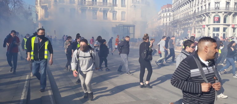 Amendes à 135 euros pour participation à une manifestation interdite : une « erreur de plume » selon la préfecture du Rhône